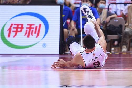 国产阿联背打秀视频,国产篮球盛宴中的经典瞬间