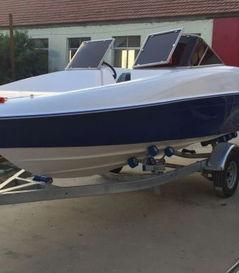 国产小型游艇视频,畅游碧波，尽享速度与激情