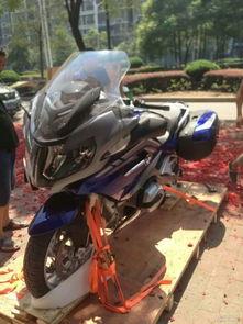 国产双缸机车街拍视频,街头实拍，尽展硬核动力美学